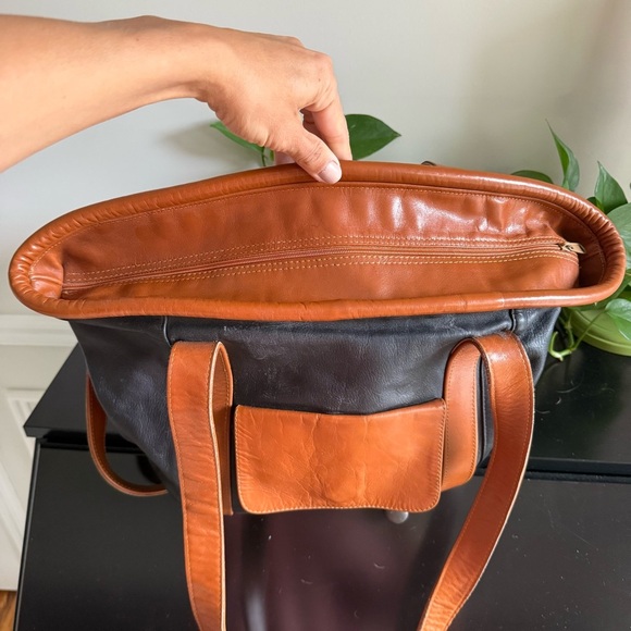 VILLAGE TANNERY Designs by Sevestet New York All Leather Messenger Tote XL - Picture 5 of 12